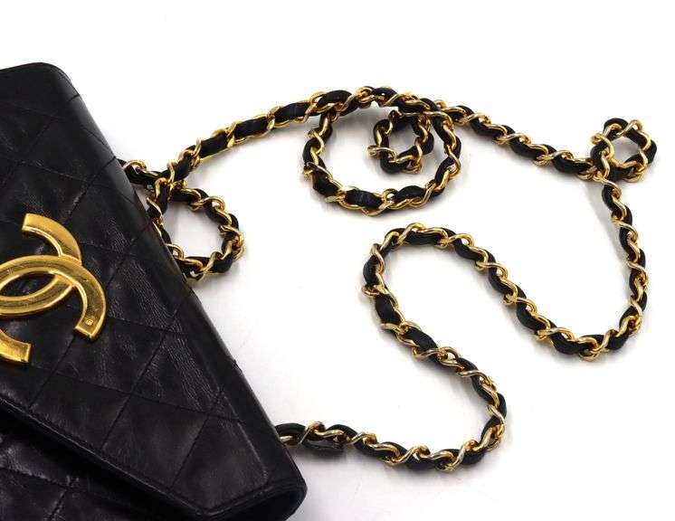 '86-'89 Chanel Vintage Classic Patent Flap
