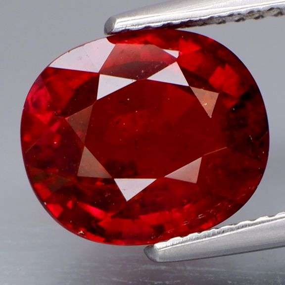 Glittering 6.04ct top red Spessartite Garnet!
