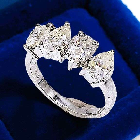 Sparkling 14 Kt White Gold Plate 5.65 Ct Simulated Diamond Ring