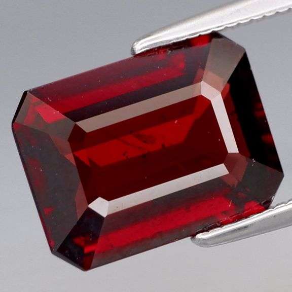 Amazing 4.24ct UNTREATED cherry red Rhodolite Garnet