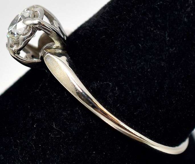 Stunning 14K White Gold Solitaire Diamond Ring