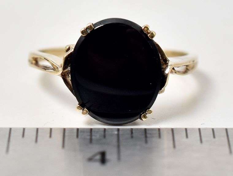 Vintage 10K Yellow Gold Black Onyx Gemstone Ring