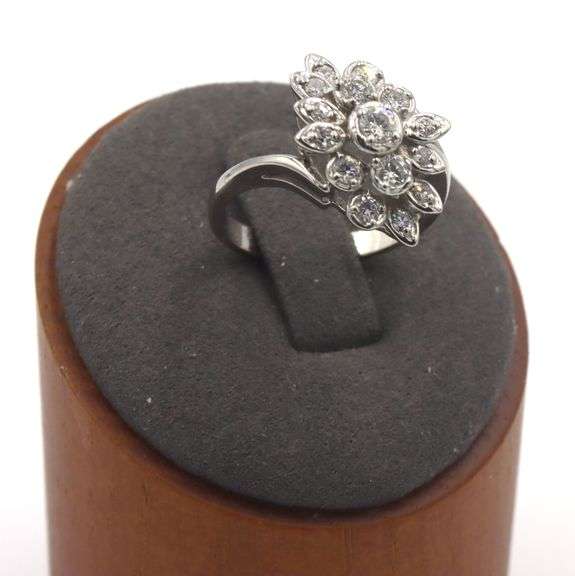 14kt White gold 0.55ctw diamond cluster flower ring
