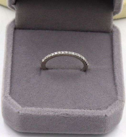 Platinum 0.15ctw shared prong diamond band
