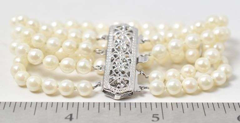 Elegant Pearl Bracelet with 14K White Gold Clasp