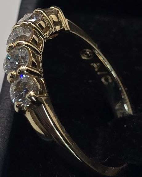 14K Yellow Gold Round Brilliant Cut Diamond