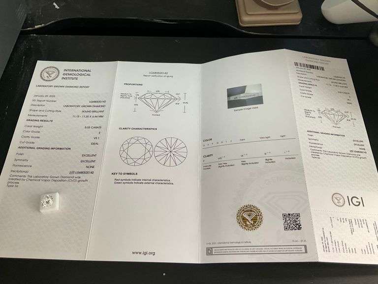 I.G.I CERTIFIED 5.03 CARAT ROUND BRILLIANT CUT LAB DIAMOND. IDEAL CUT.