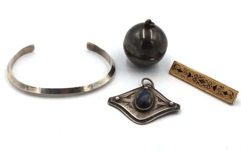 Lot of vintage 925 sterling silver jewelry