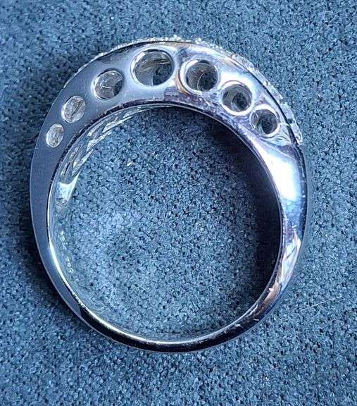 18KT White Gold Diamond Wedding Band