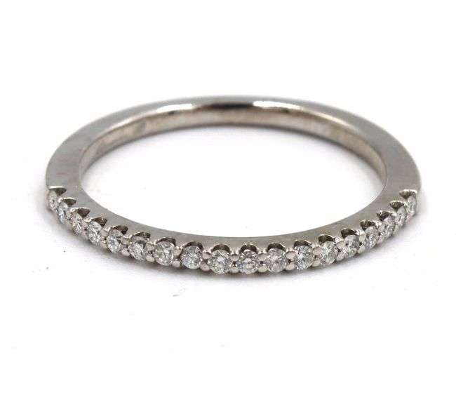 Platinum 0.15ctw shared prong diamond band