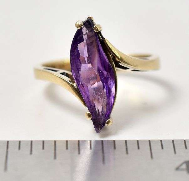 Pretty 10K Yellow Gold Amethyst Gemstone Ring