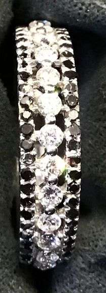 GORGEOUS 14K WHITE GOLD NATURAL DIAMOND WEDDING BAND