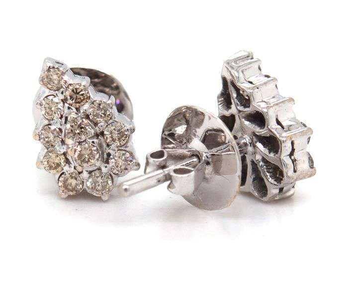 16kt White gold 0.60ctw diamond cluster pear shaped earrings