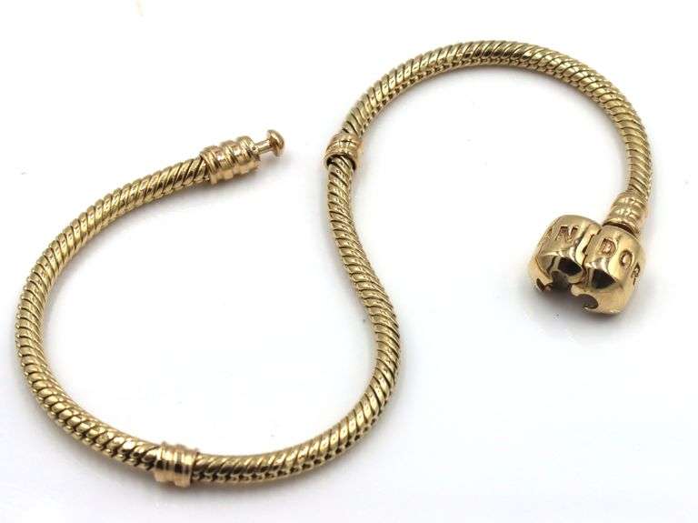 Pandora Moments bracelet in 14kt yellow gold