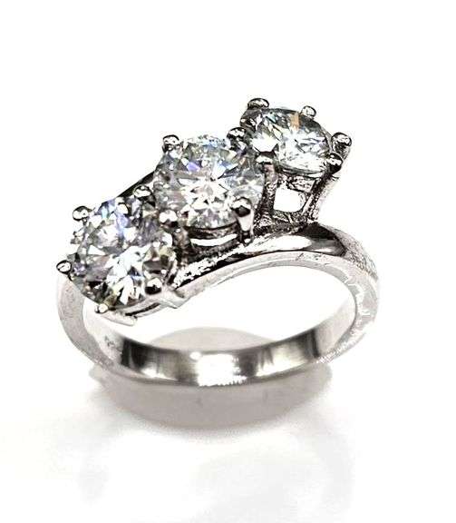 Dazzling 3.65 Ct Vvs1 White G-H Fire Moissanite Ring