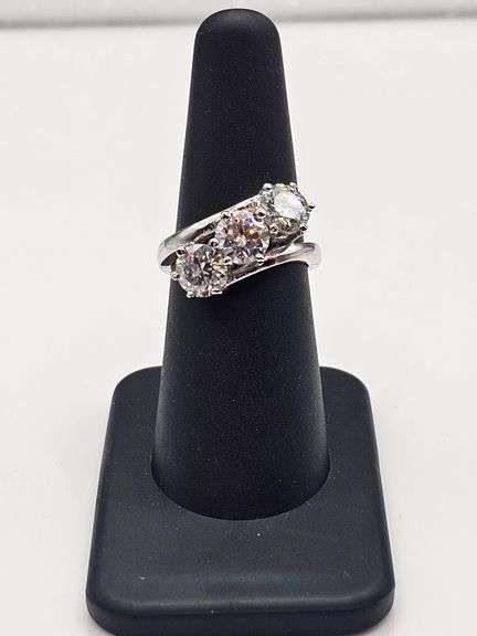 Dazzling 3.65 Ct Vvs1 White G-H Fire Moissanite Ring