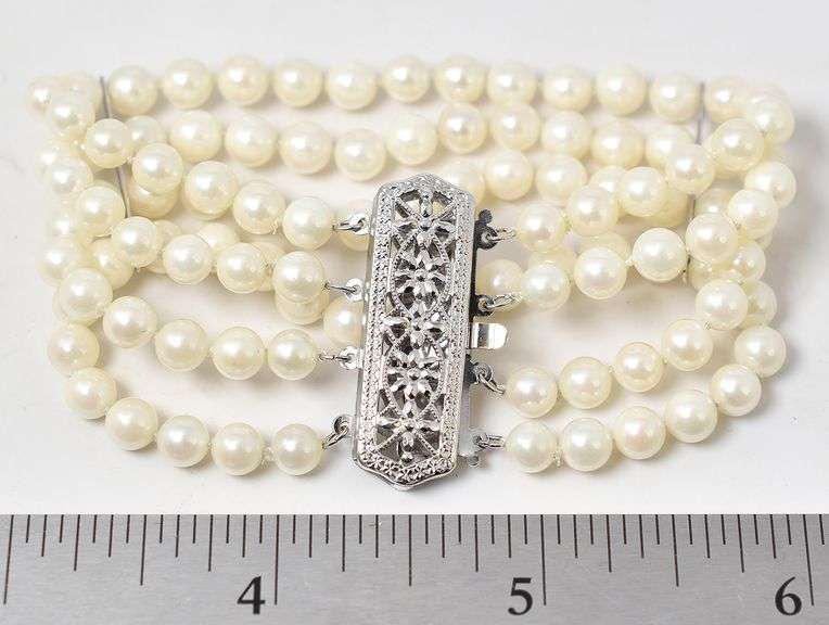 Elegant Pearl Bracelet with 14K White Gold Clasp