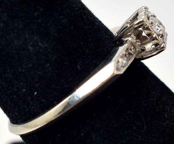 Amazing 14K White Gold Diamond Ring