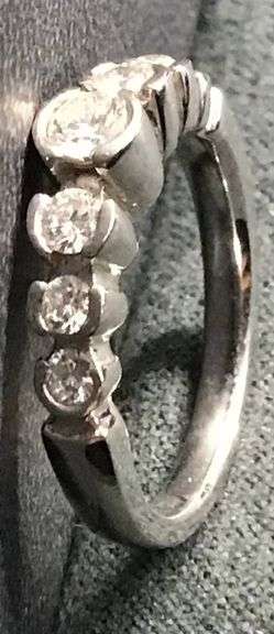 PLATINUM NATURAL DIAMOND WEDDING BAND