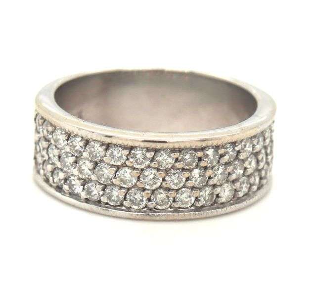 14kt White gold 0.95ctw diamond pave band