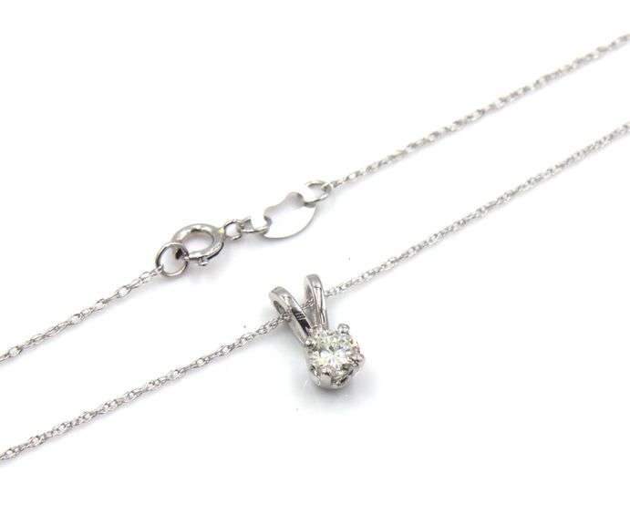 14kt White gold 0.15ctw round brilliant cut diamond pendant on chain