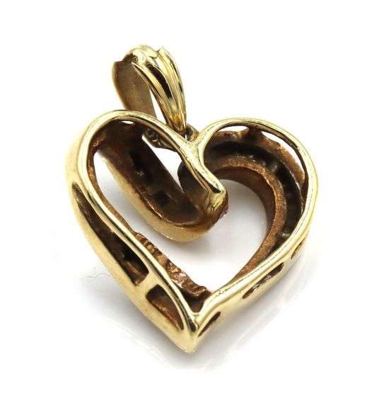 10kt Yellow gold diamond heart shaped pendant