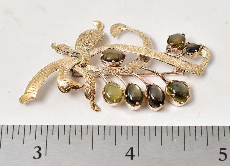 Unique Natural Star Sapphire Gemstone  Brooch in 10K Yellow Gold