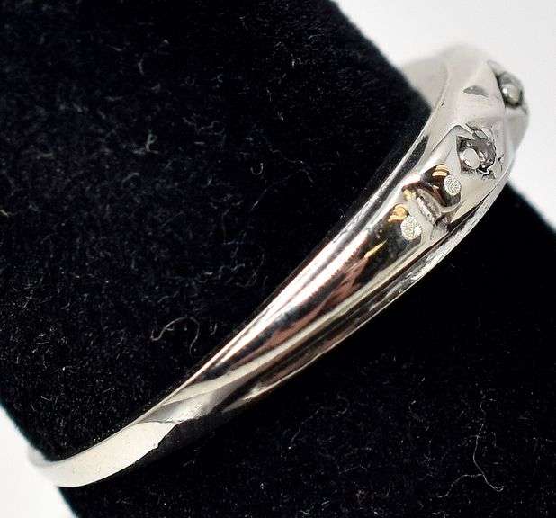 Wonderful Diamond Ring in 10K White Gold