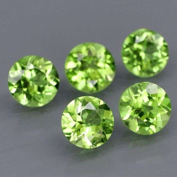 Stunning 4.36ct heavy flashing Peridot set