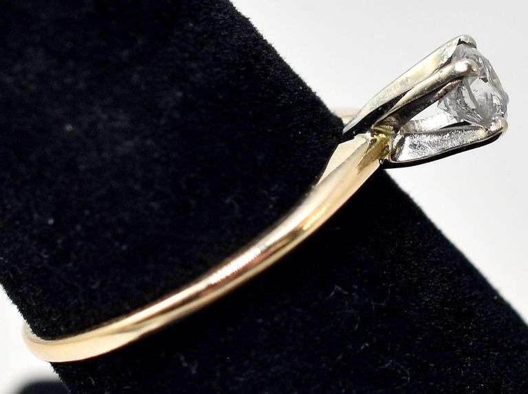 Stunning 14K Yellow Gold Solitaire Diamond Ring