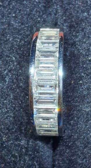 18k white gold natural diamond wedding band