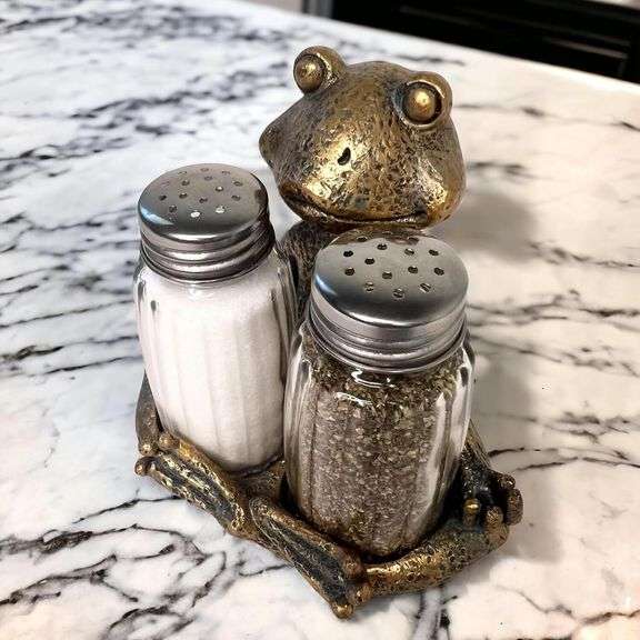Frog Glass Salt and Pepper Shaker