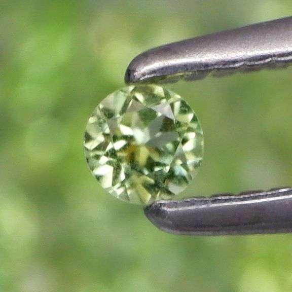 Round brilliant cut! Untreated! Matched! 4.75ct Peridot set!