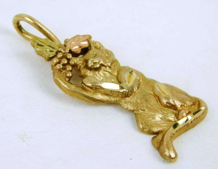 Vintage 10K Figural Cat Pendant