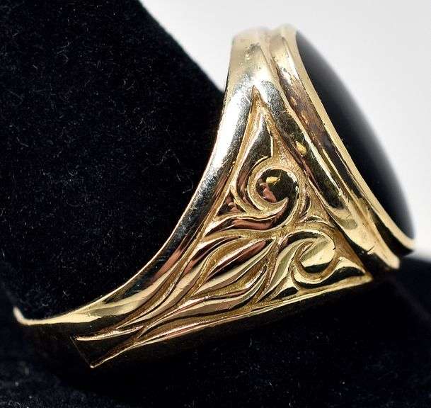 Charming 14K Yellow Gold Black Onyx Gemstone Ring