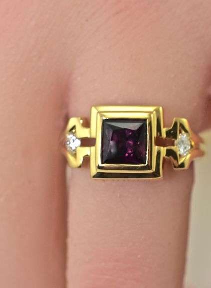 Gorgeous 18K Garnet and Diamond Ring