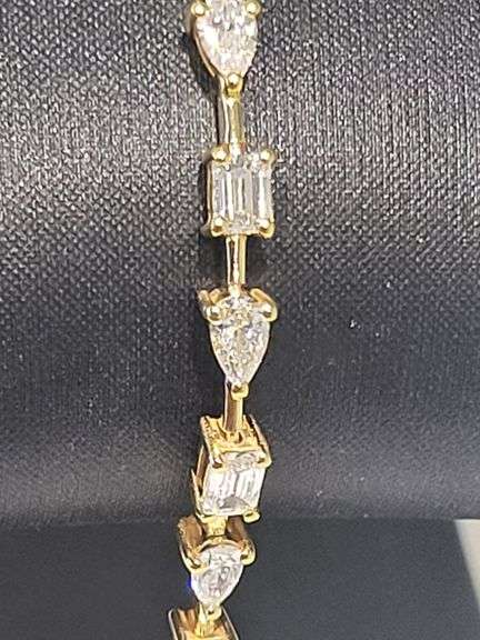 5.5ctw F, VVS1 lab grown diamond with 14k gold Bracelet