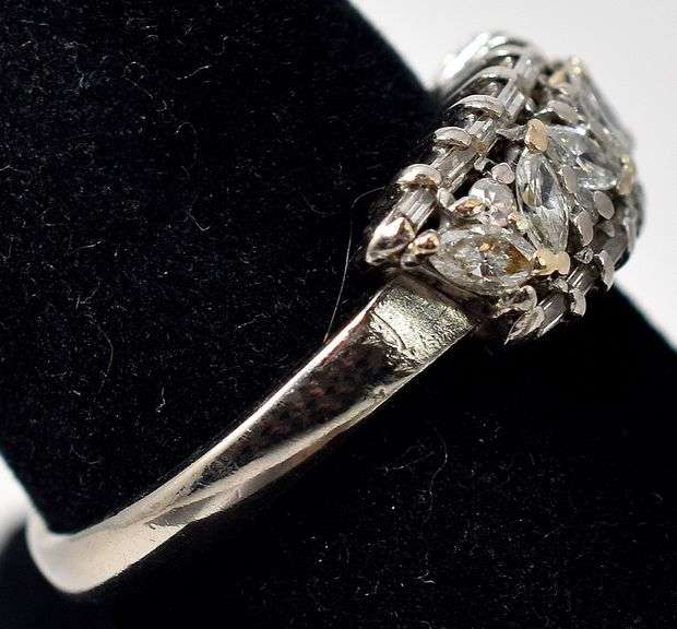 Sparkling Diamond Ring in 18K White Gold