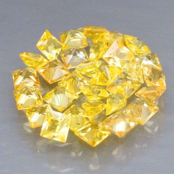 SUPERB!!! VS to eye clean 2.28ct canary yellow Sapphire set!