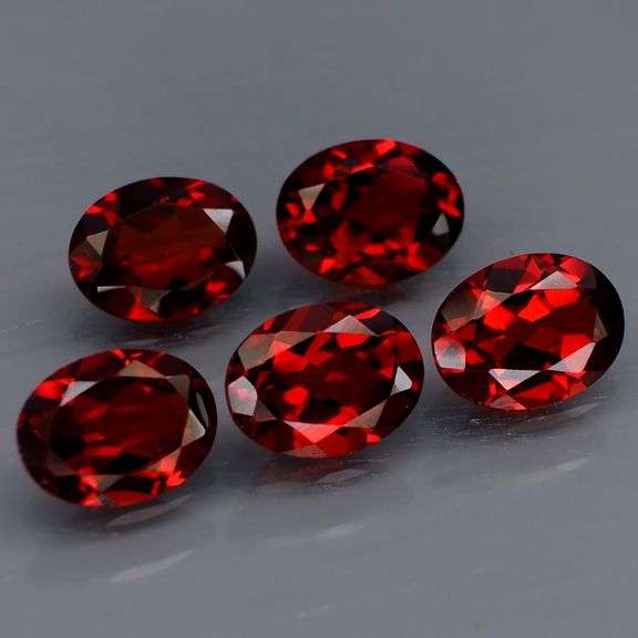 Set of 5 top red eye clean Garnets weighing 7.26 carats