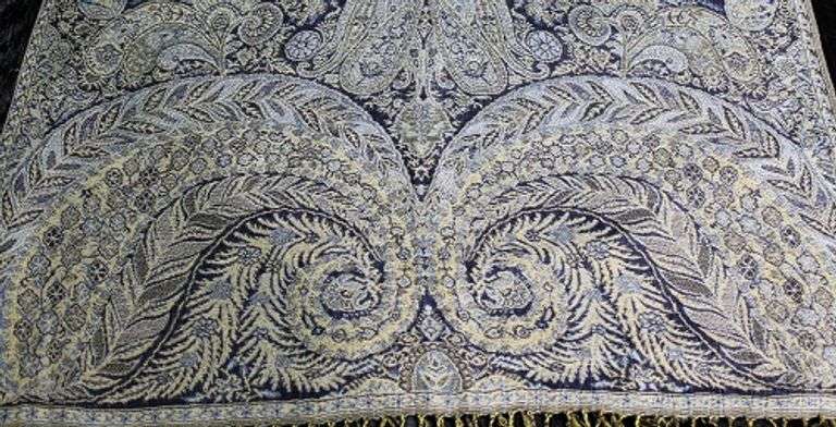 A Very Unique Design Lady's Scarf