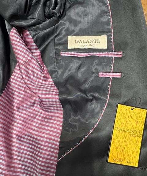 Black 2-Button Peak Lapel Style, Slim Fit Tuxedo Suit