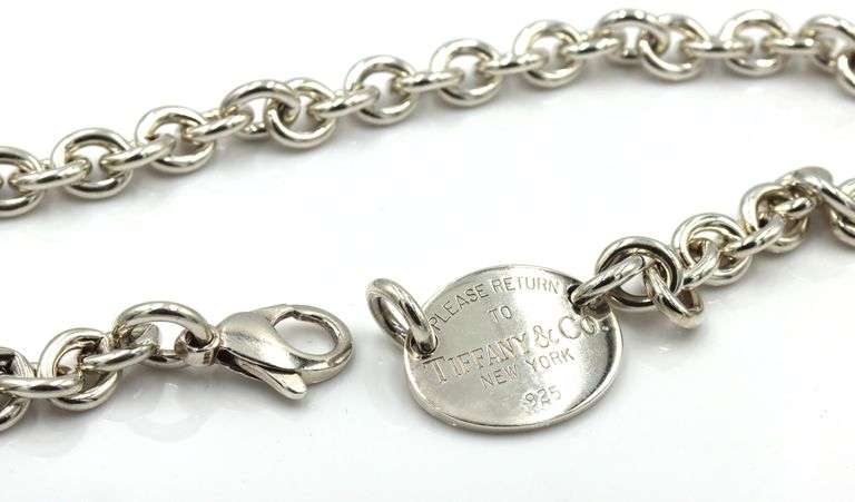 Tiffany & Co oval tag necklace in 925 sterling silver