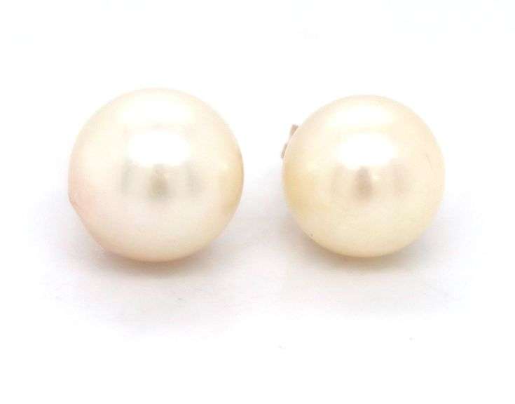 14kt Yellow gold pearl stud earrings