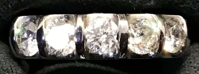 DAZZLING NATURAL DIAMOND PLATINUM WEDDING BAND