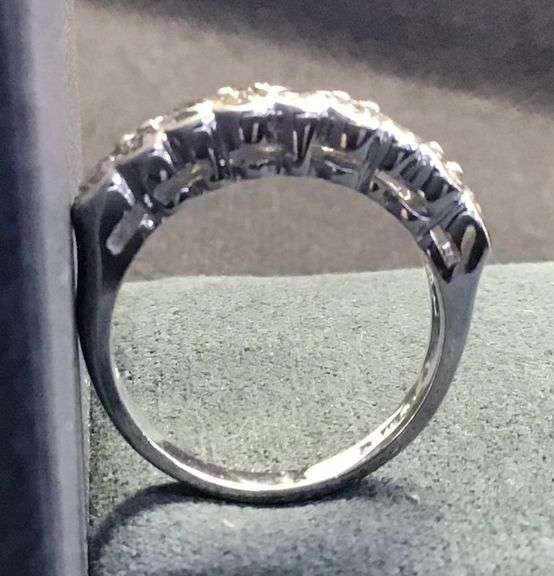 14K WHITE GOLD NATURAL DIAMOND WEDDING BAND