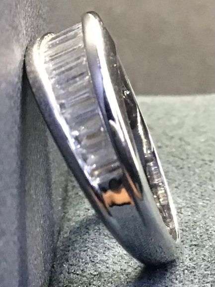 18K WHITE GOLD NATURAL BAGUETTE CUT DIAMOND WEDDING BAND