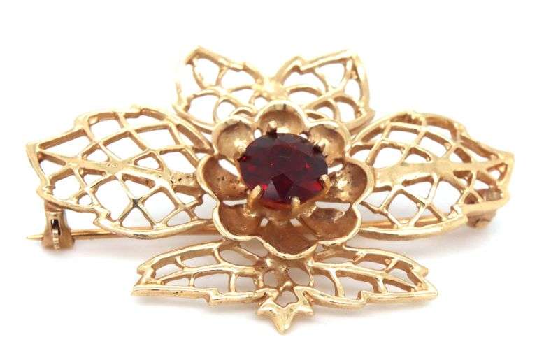 Floral Design 14K YG Garnet Brooch