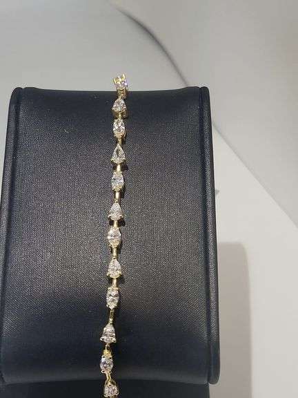 4.20ctw F, VVS1 lab grown diamond with 14k gold Bracelet