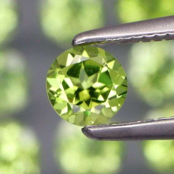 Round cut! Untreated! Matched! 4.56ct Peridot set!